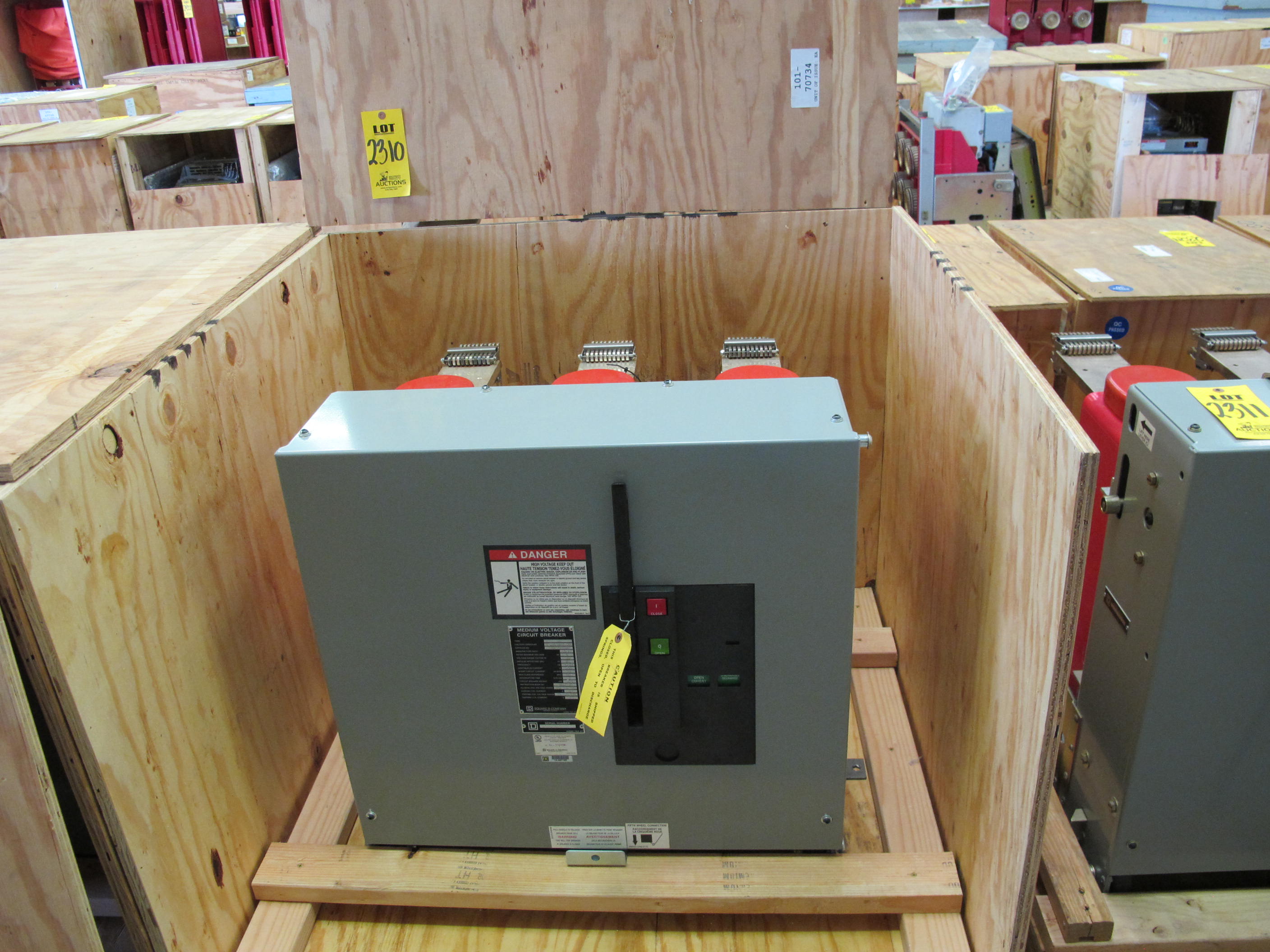 BREAKER, CIRCUIT TYPE, VACUUM REPLACEMENT (VR) KIND, 1200 AMP RATING, 6.9 KV RATING. PART # V5D8133Y000 (W-44) LOADING & HANDLING FEE $15-